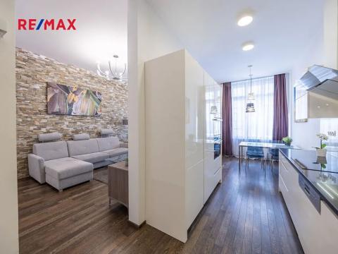 Prodej bytu 2+kk, Praha - Staré Město, Křižovnická, 71 m2