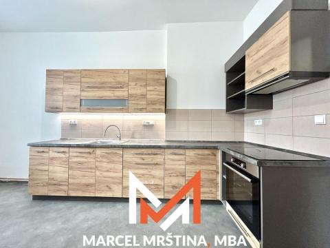 Pronájem bytu 2+1, Náchod, Husovo náměstí, 70 m2