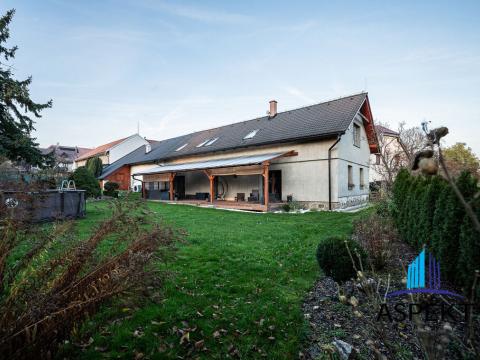 Prodej rodinného domu, Neumětely, V Chaloupkách, 220 m2