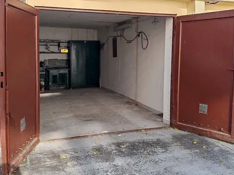 Pronájem garáže, Praha - Košíře, Plzeňská, 15 m2