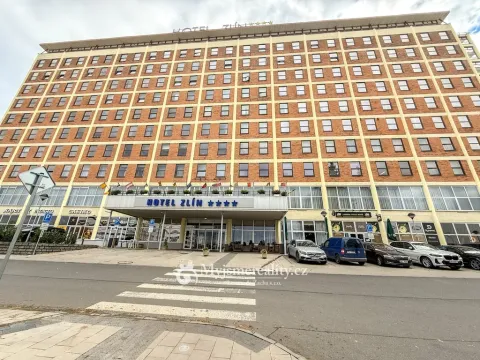 Pronájem obchodního prostoru, Zlín, náměstí Práce, 22 m2