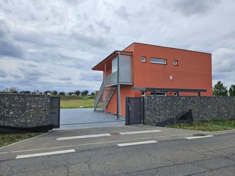 Pronájem skladu, Praha, Všetatská, 146 m2