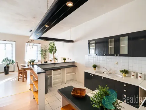 Prodej vícegeneračního domu, Trhové Sviny, Žižkovo náměstí, 340 m2