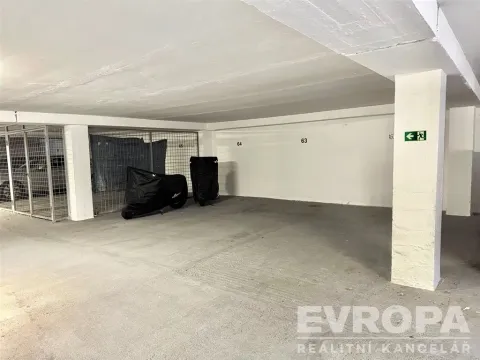 Prodej garážového stání, Praha - Podolí, Pod Klaudiánkou, 14 m2