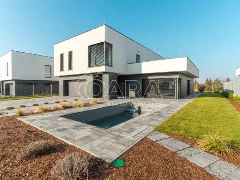 Pronájem rodinného domu, Vestec, V Lukách, 313 m2