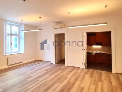 Pronájem kanceláře, Praha, Václavské náměstí, 156 m2