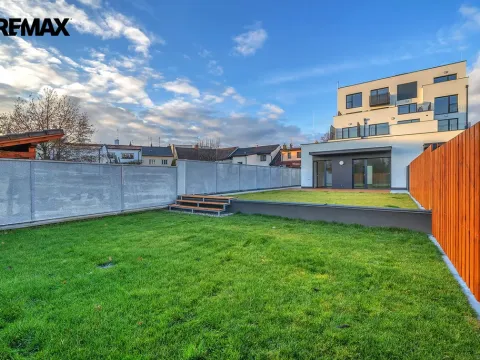 Prodej bytu 2+kk, Hradec Králové - Pražské Předměstí, Gočárova třída, 203 m2