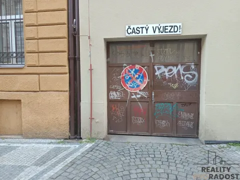 Pronájem garážového stání, Praha, Klicperova, 15 m2