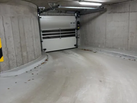 Pronájem garážového stání, Praha - Hloubětín, Poděbradská, 20 m2