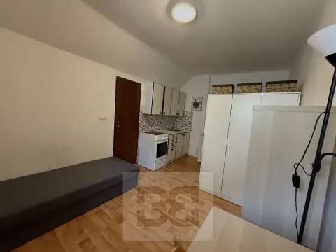 Pronájem bytu 1+kk, Praha - Řepy, Karlovarská, 21 m2
