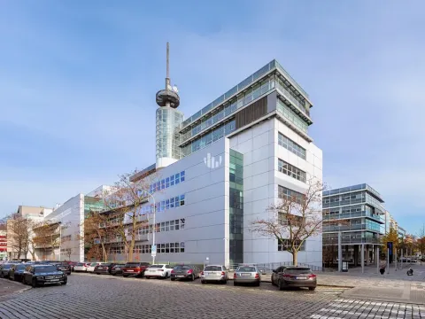 Pronájem kanceláře, Praha - Smíchov, Radlická, 495 m2