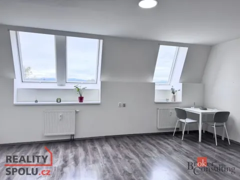 Pronájem bytu 1+kk, Žebrák, Sídliště, 35 m2