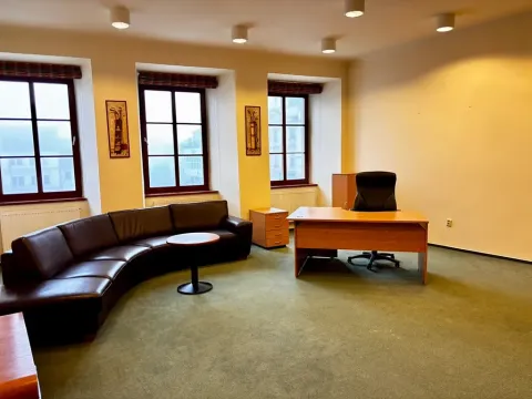 Pronájem kanceláře, Klatovy, nám. Míru, 65 m2