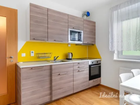 Pronájem bytu 1+kk, Praha - Řeporyje, Kakosova, 38 m2