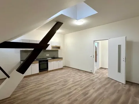 Pronájem bytu 3+kk, Cheb, náměstí Krále Jiřího z Poděbrad, 70 m2