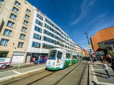 Pronájem kanceláře, Praha - Karlín, Sokolovská, 337 m2