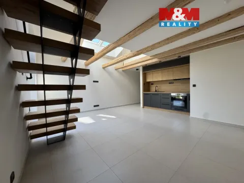 Pronájem atypického bytu, Klášterec nad Ohří, Chomutovská, 53 m2
