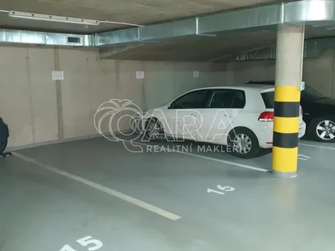 Pronájem garážového stání, Praha - Žižkov, Baranova, 14 m2