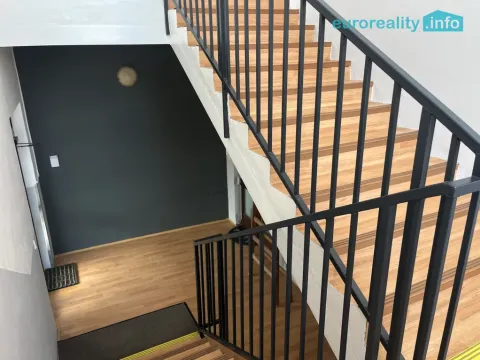 Pronájem kanceláře, Mariánské Lázně, třída Vítězství, 16 m2