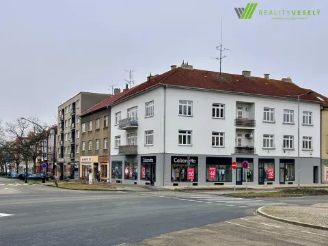 Pronájem obchodního prostoru, Hodonín, nám. 17. listopadu, 535 m2
