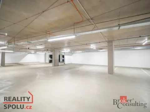 Pronájem garážového stání, Brno, Nové sady, 13 m2