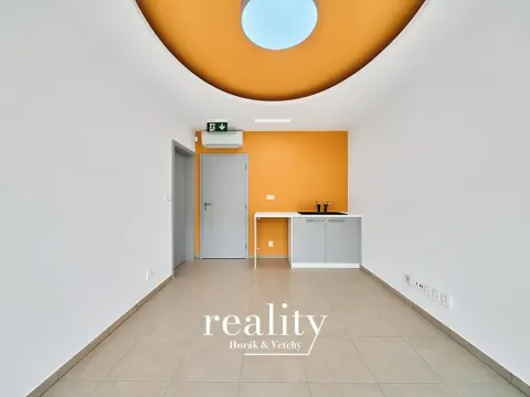 Pronájem kanceláře, Znojmo, Jarošova, 19 m2