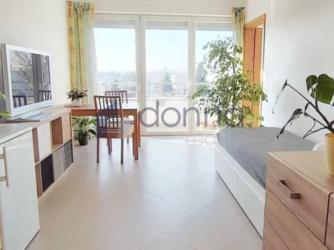 Pronájem bytu 2+kk, Praha, Hlučkova, 46 m2