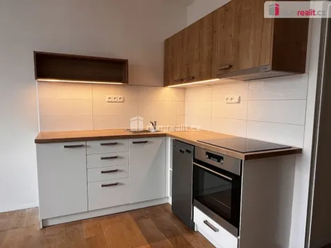 Prodej bytu 2+kk, Zlín, U Trojáku, 36 m2