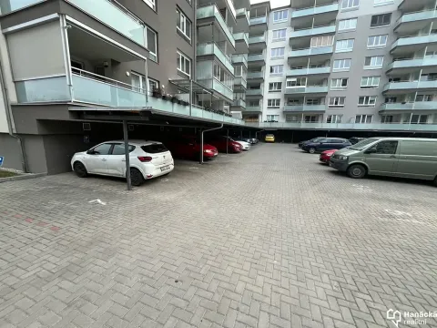 Pronájem garážového stání, Olomouc, Janského, 12 m2