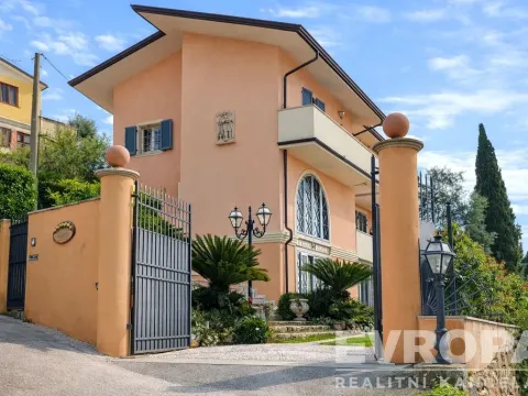 Pronájem vily, Corsanico, Itálie, Via di Casesi, 200 m2