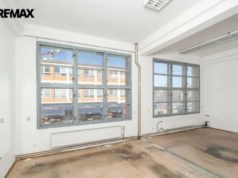Pronájem obchodního prostoru, Zlín, třída Tomáše Bati, 25 m2