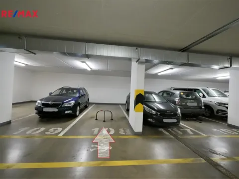 Pronájem garážového stání, Praha - Dejvice, Lindleyova, 16 m2