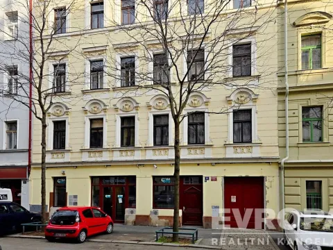 Pronájem garáže, Praha - Vinohrady, Jagellonská, 18 m2