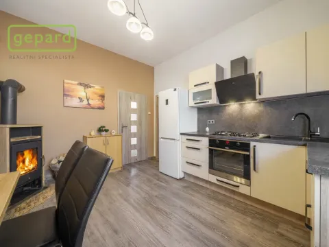 Prodej bytu 1+1, Karlovy Vary, Jabloňová, 38 m2