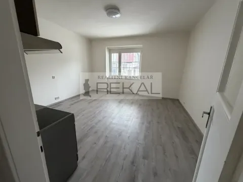 Pronájem bytu 2+kk, Praha - Strašnice, Dubečská, 44 m2