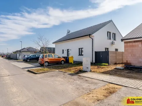 Prodej bytu 2+kk, Hrádek, 43 m2