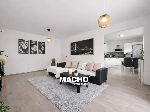 Prodej bytu 3+kk, Hostouň, U Tvrze, 70 m2