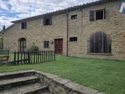 Prodej zemědělské usedlosti, Capolona,Itálie, 377 m2