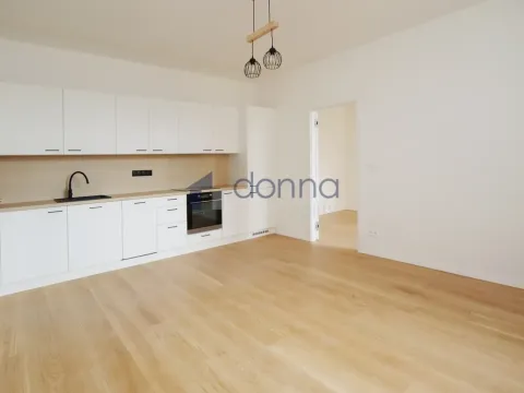 Pronájem bytu 2+kk, Praha, Jeseniova, 47 m2