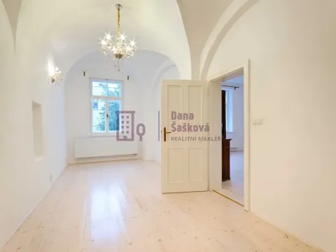 Pronájem bytu 2+1, Jindřichův Hradec - Jindřichův Hradec I, nám. Míru, 71 m2