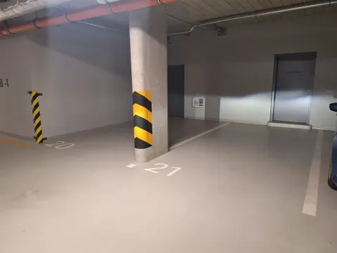 Pronájem garážového stání, Praha - Libeň, Nad Kolčavkou, 25 m2