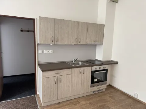 Pronájem bytu 1+kk, Zlín, Zarámí, 29 m2