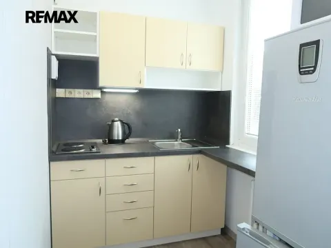 Pronájem bytu 1+kk, Praha - Modřany, Plevenská, 32 m2