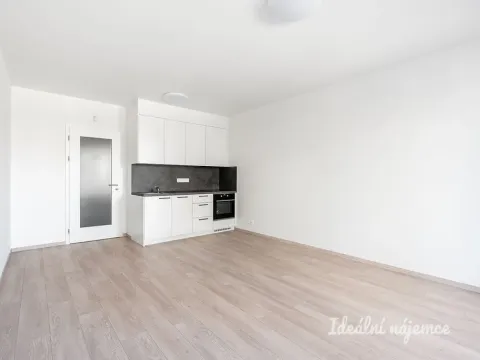 Pronájem bytu 1+kk, Praha - Vysočany, Poděbradská, 33 m2