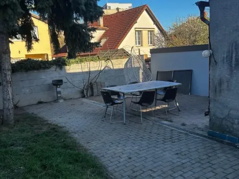 Pronájem garáže, Praha - Žižkov, Na Jarově, 22 m2