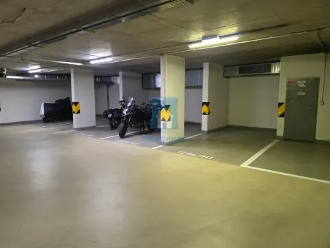 Prodej garážového stání, Praha, Poděbradská, 12 m2