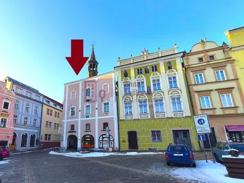 Pronájem obchodního prostoru, Jindřichův Hradec - Jindřichův Hradec I, nám. Míru, 525 m2