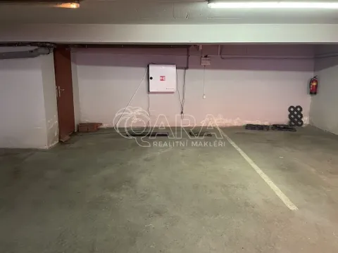 Pronájem garáže, Praha - Vršovice, Krymská, 12 m2