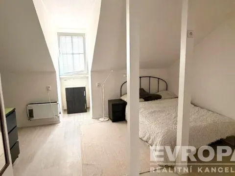Pronájem bytu 2+kk, Praha - Nové Město, Lublaňská, 49 m2