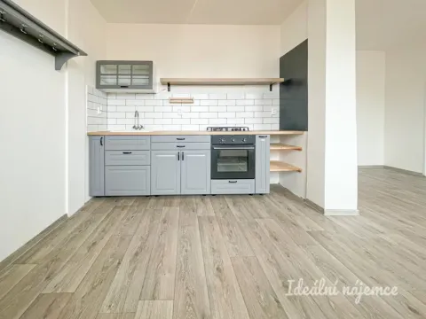 Prodej bytu 2+kk, Kuřim, nám. 1. května, 53 m2